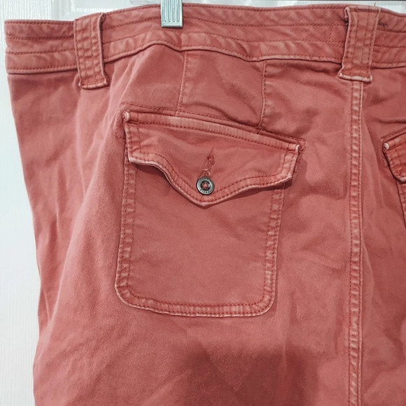 Torrid Marsala Red/Brown 3.5 Inch Military Stretch Twill Mid-Rise Short Size 24 - Picture 11 of 15